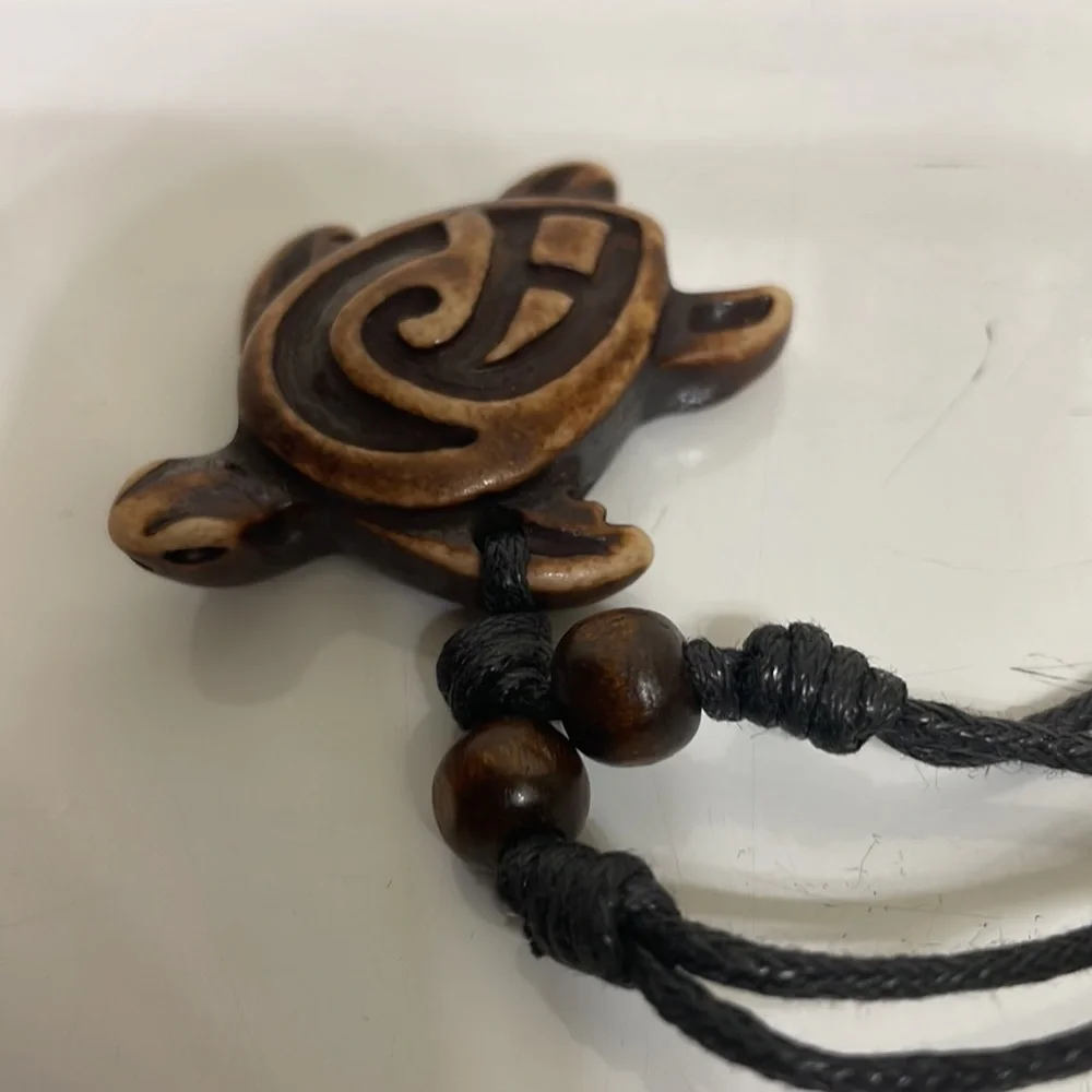 Adjustable turtle necklace